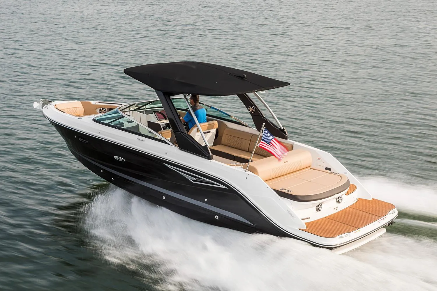 Sea Ray 280 SLX sterndrive motor yacht cruising on the open water