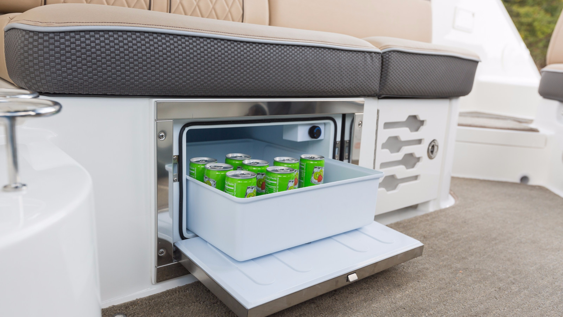 Pull-out cabin refrigerator drawer