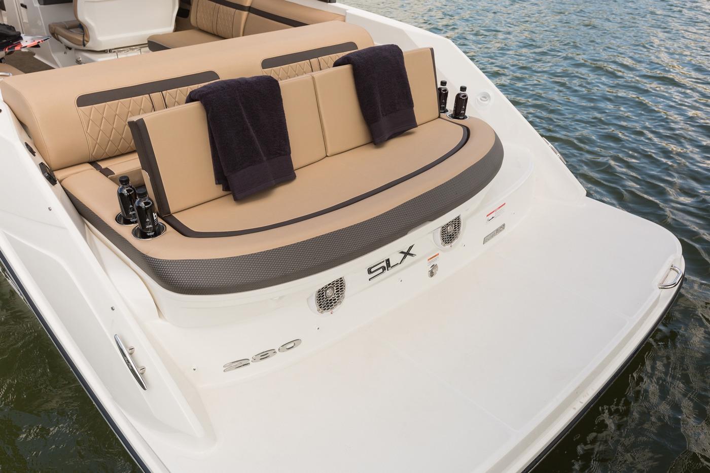 Aft sunpad and swim platform